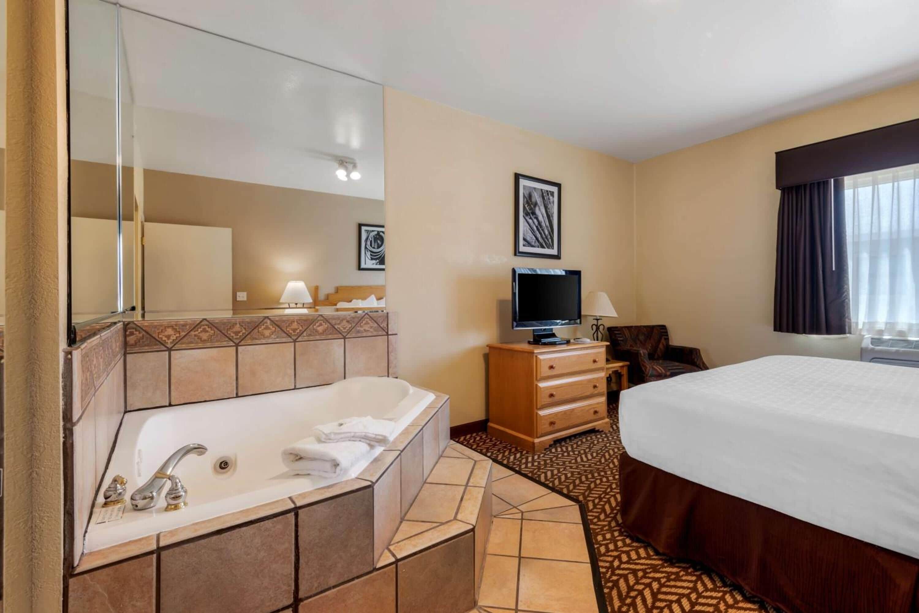 مكتب ومكواة/لوح كي وأسرّة أطفال/رضّع وأسرّة قابلة للطي