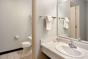 Standard Room, 2 Queen Beds, Non Smoking | Bathroom