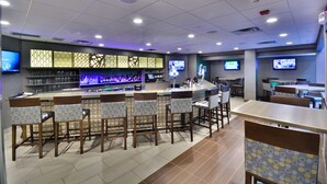 Bar (trong khuôn viên)