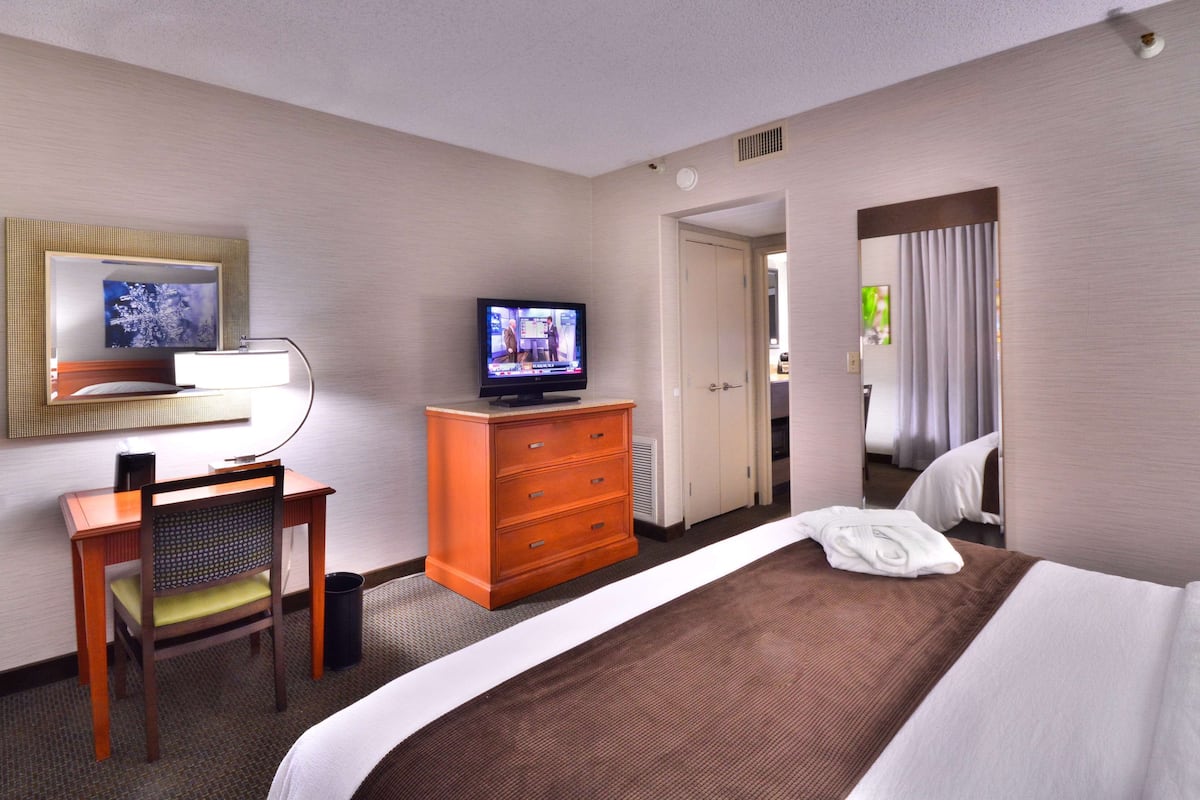 1 bedroom, premium bedding, pillow-top beds, in-room safe