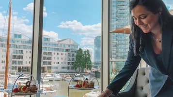 供應早餐、午餐和晚餐,地中海料理