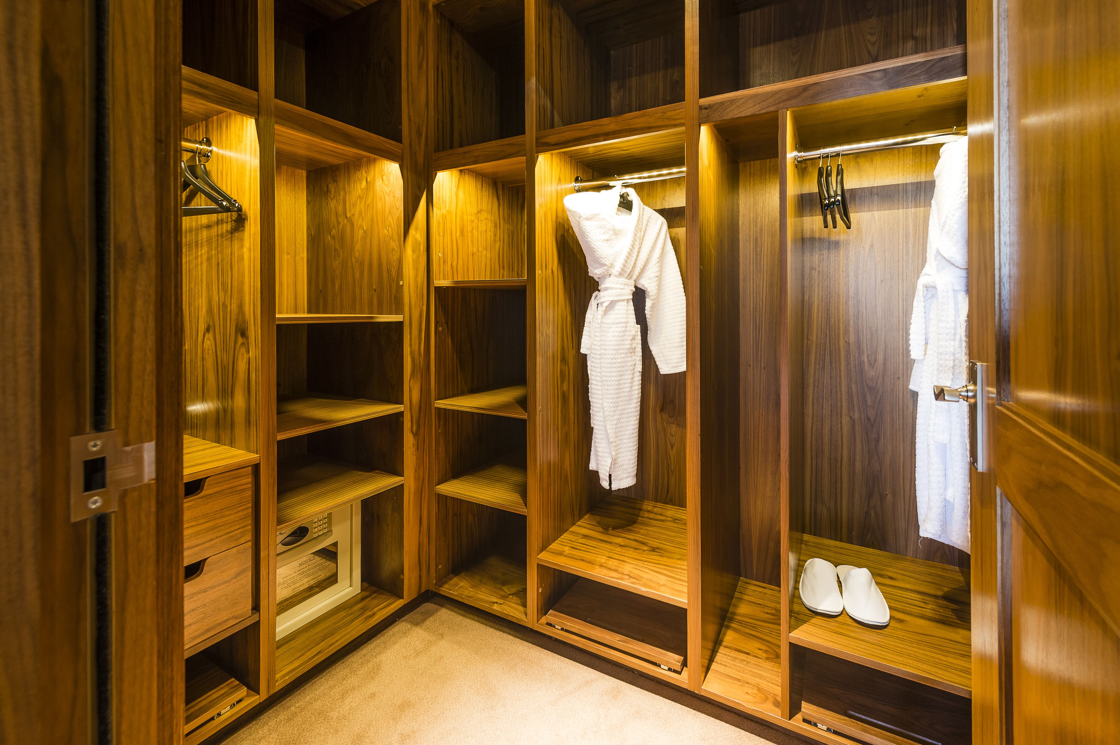 Svit | Sängtillbehör av högsta kvalitet och minibar