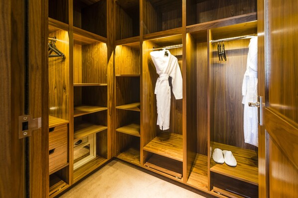 Abingdon & Kensington Penthouse Suite