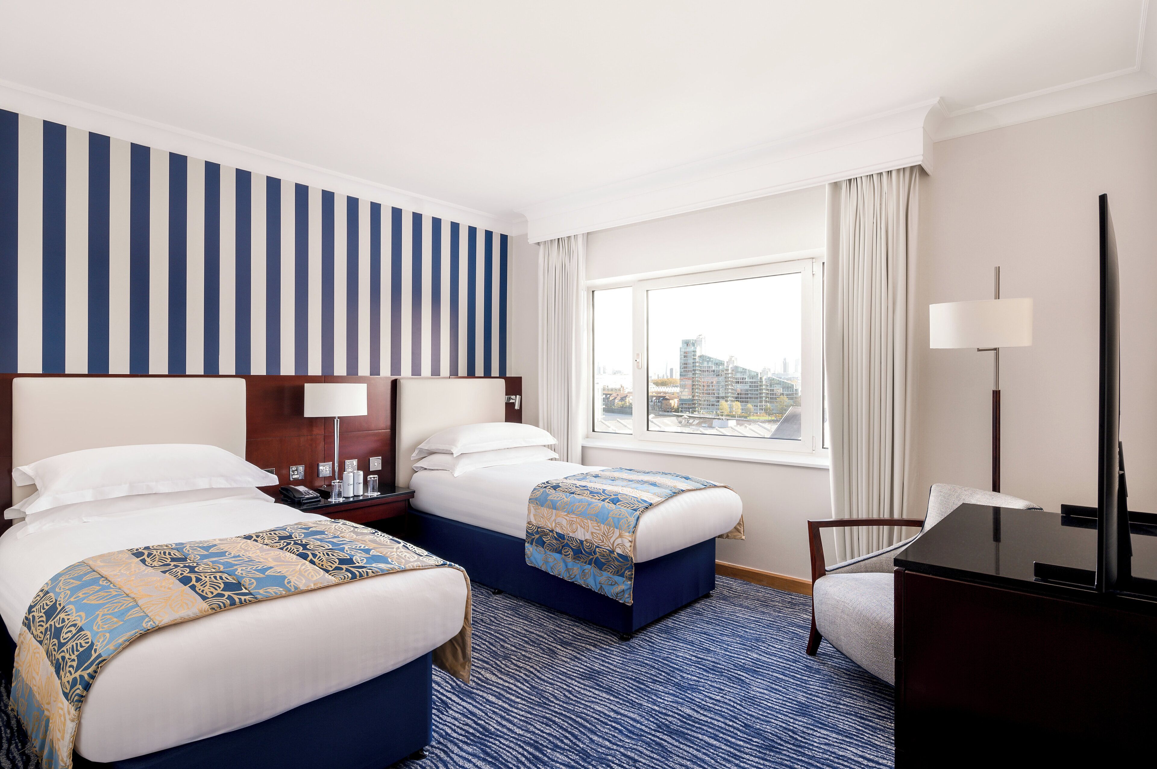 chelsea suite twin | premium bedding, minibar, in-room safe, desk