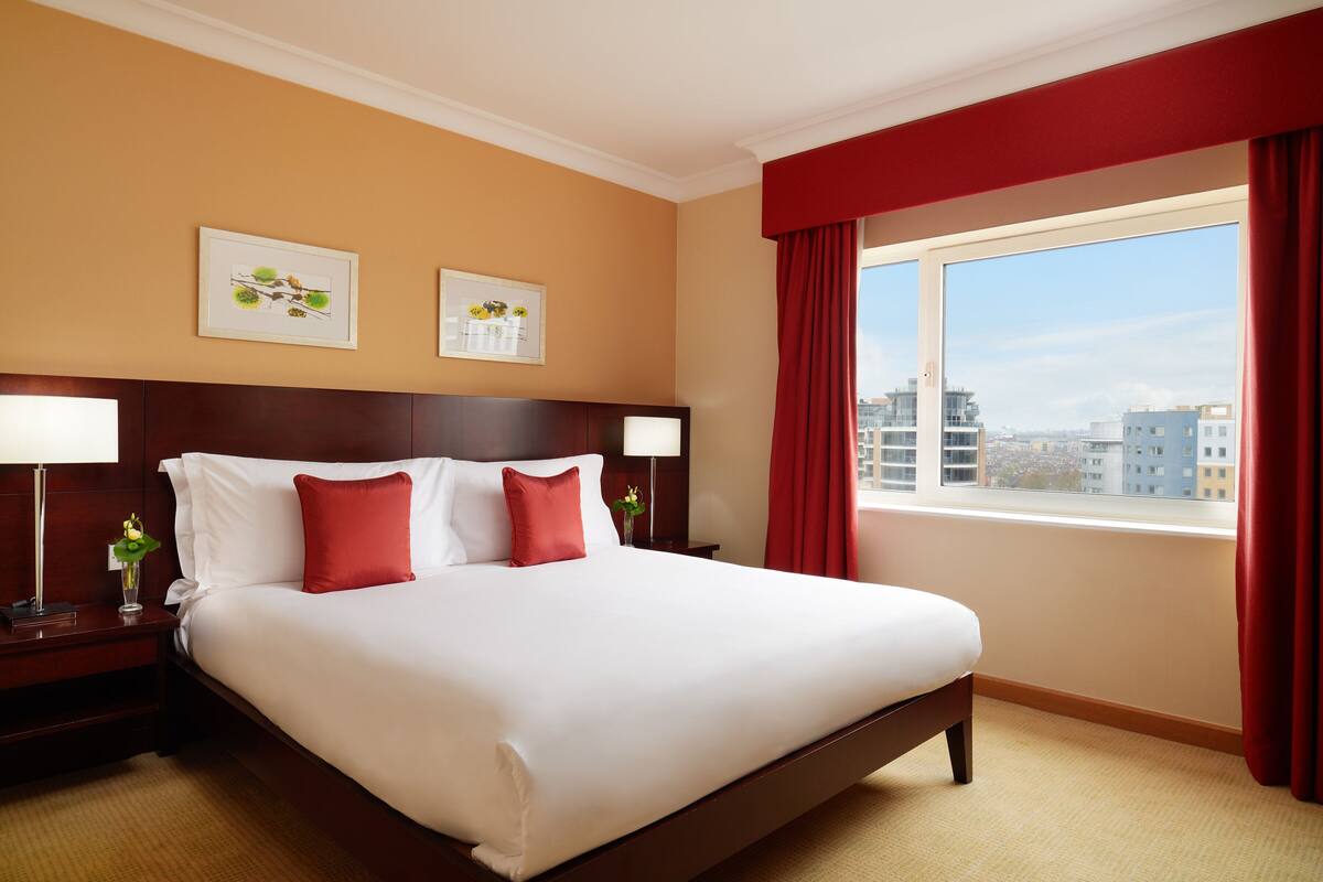 Premium bedding, minibar, in-room safe, desk