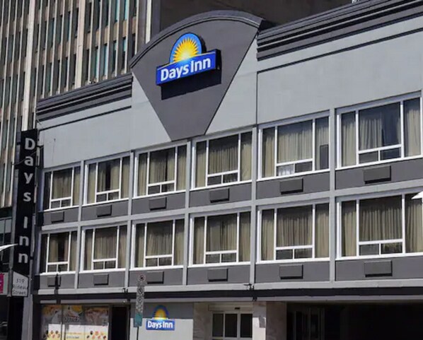 Front of property - Days Inn by Wyndham Ottawa (Ottawa)