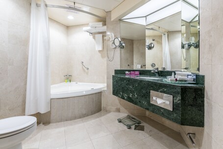 Millennium Downtown - Image 9
