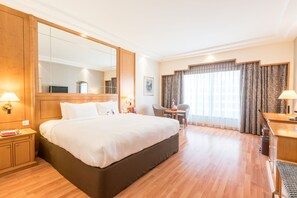Club Room | Premium bedding, pillowtop beds, minibar, in-room safe - Millennium Downtown (Abu Dhabi)