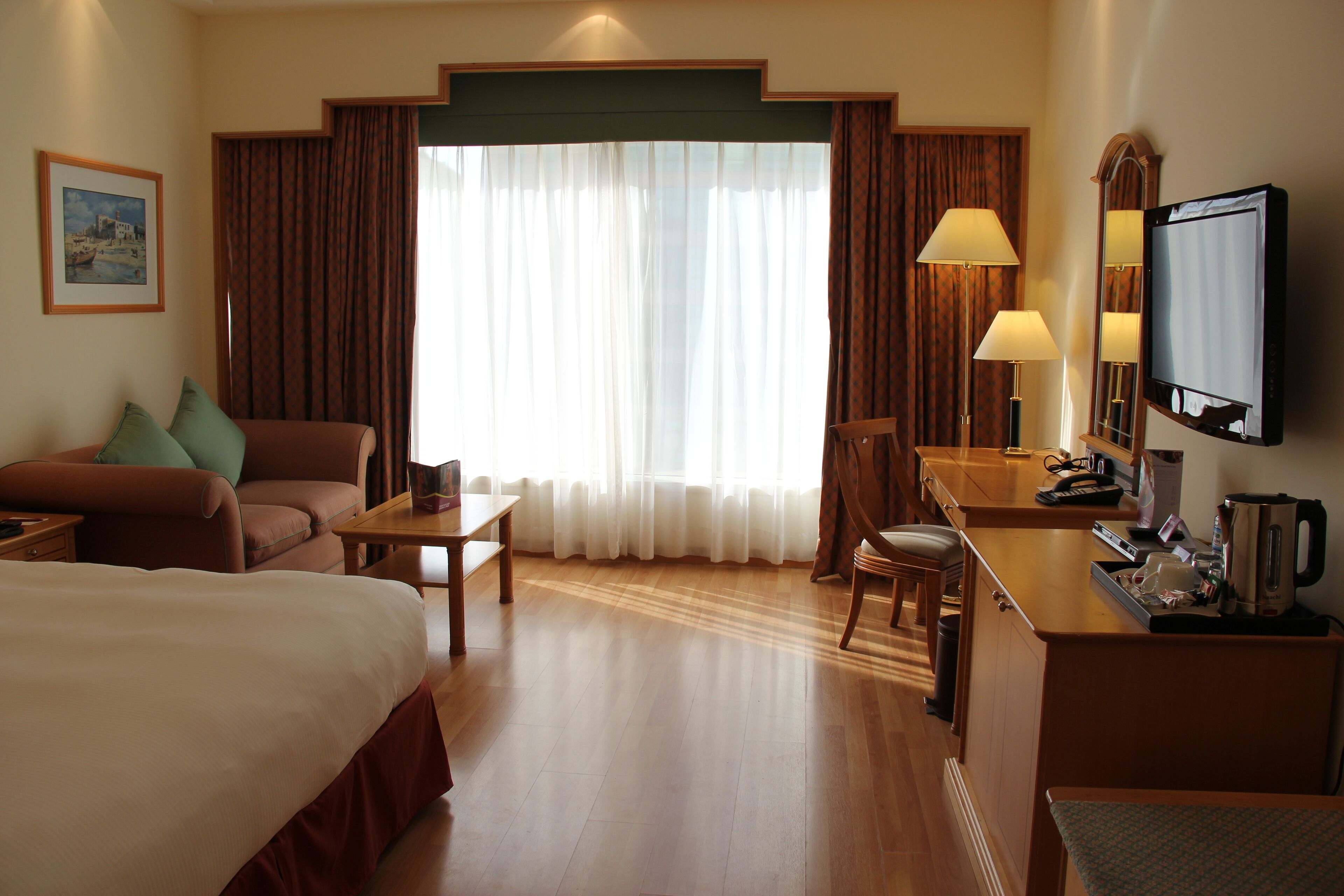 Sengetøy av topp kvalitet, senger med overmadrass og minibar