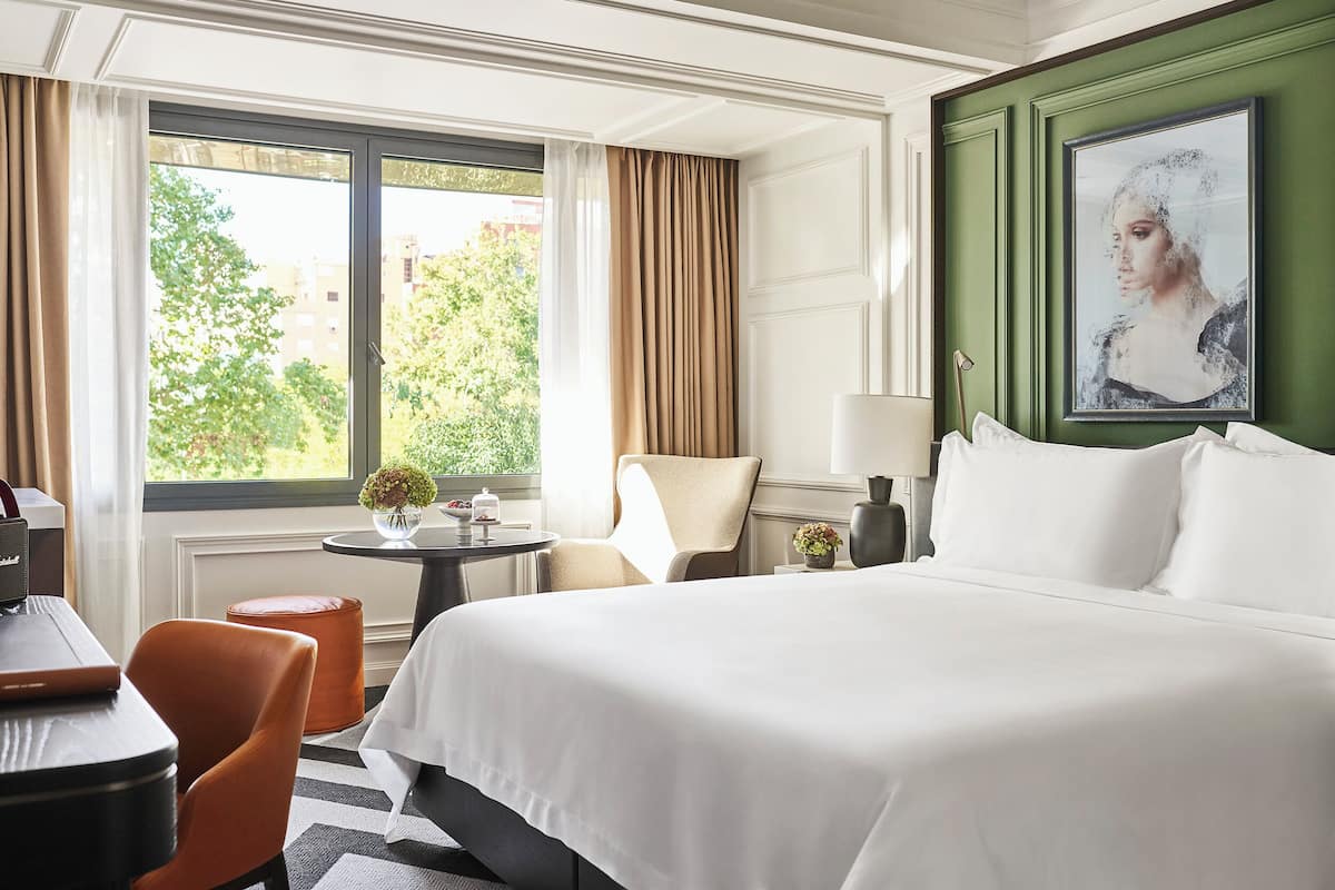 Literie hypoallergénique, minibar, coffres-forts dans les chambres