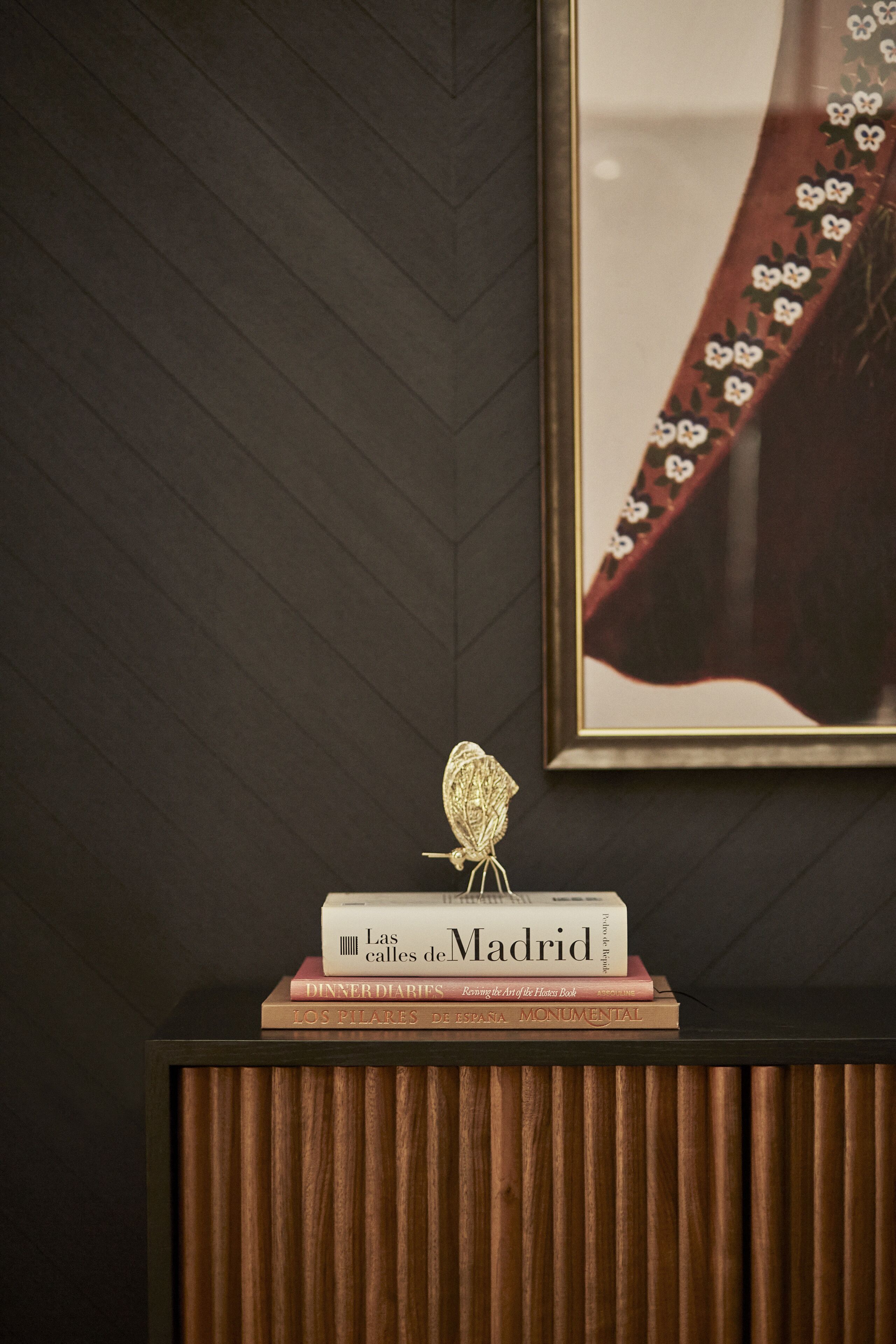 junior anglada suite | living area | tv