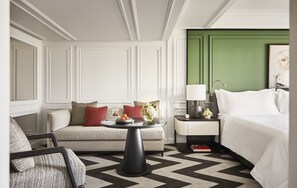 Hypo-allergenic bedding, minibar, in-room safe, desk