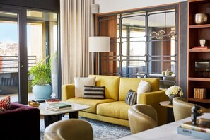 Junior Anglada Suite | Living area | TV