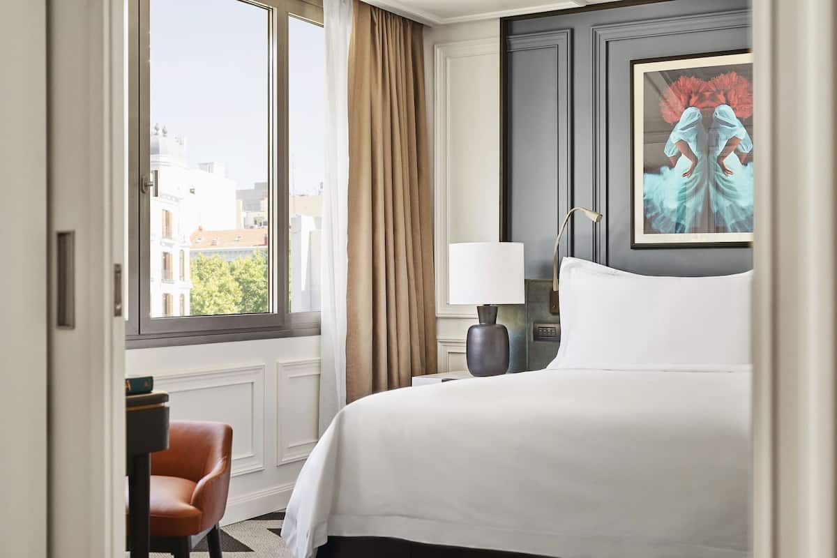 Hypo-allergenic bedding, minibar, in-room safe, desk