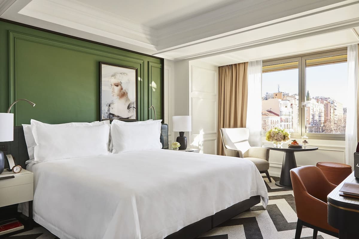 Hypo-allergenic bedding, minibar, in-room safe, desk