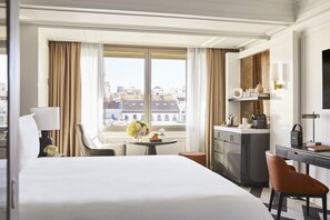 Deluxe Room | 1 bedroom, hypo-allergenic bedding, minibar, in-room safe