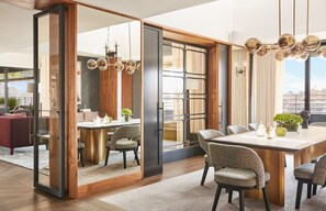 Junior Anglada Suite | Living area | TV