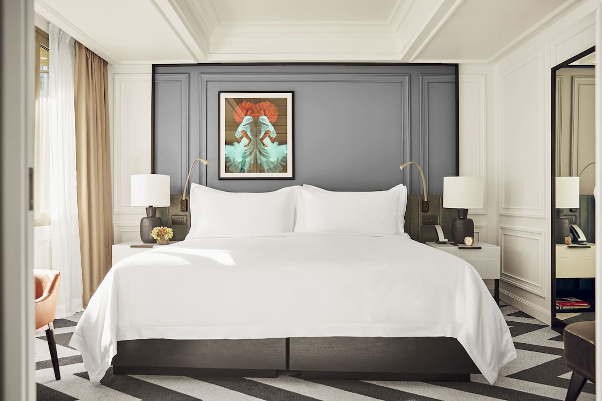 Hypo-allergenic bedding, minibar, in-room safe, desk