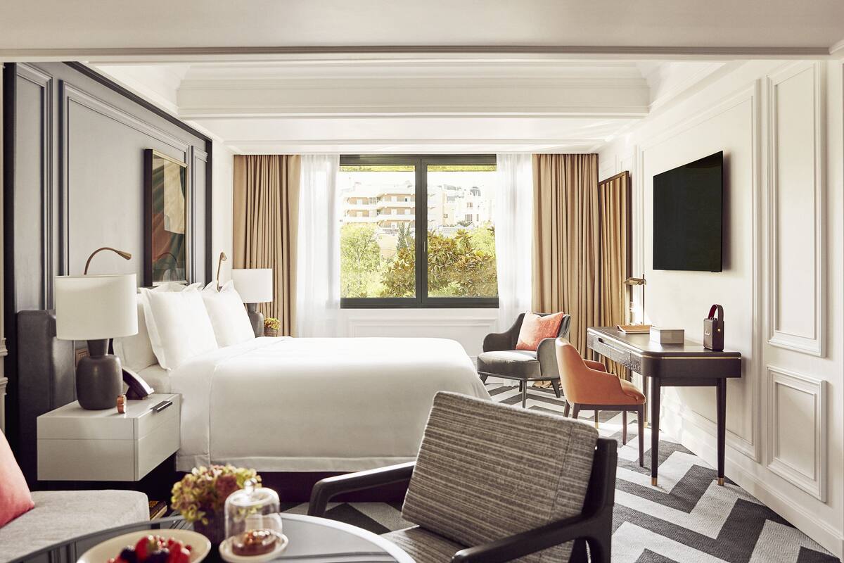 Junior Suite | Hypo-allergenic bedding, minibar, in-room safe, desk