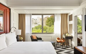 Hypo-allergenic bedding, minibar, in-room safe, desk