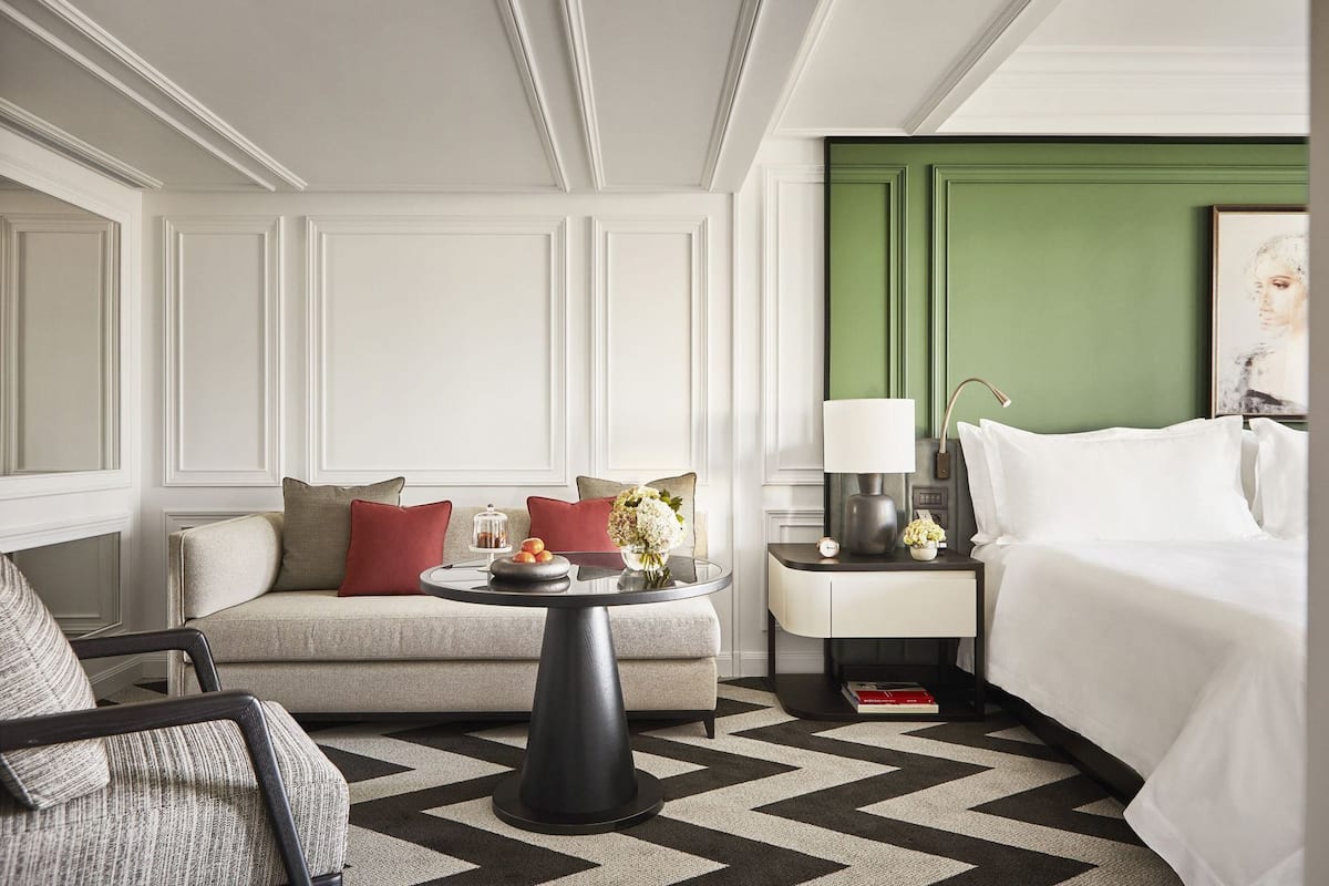 Hypo-allergenic bedding, minibar, in-room safe, desk