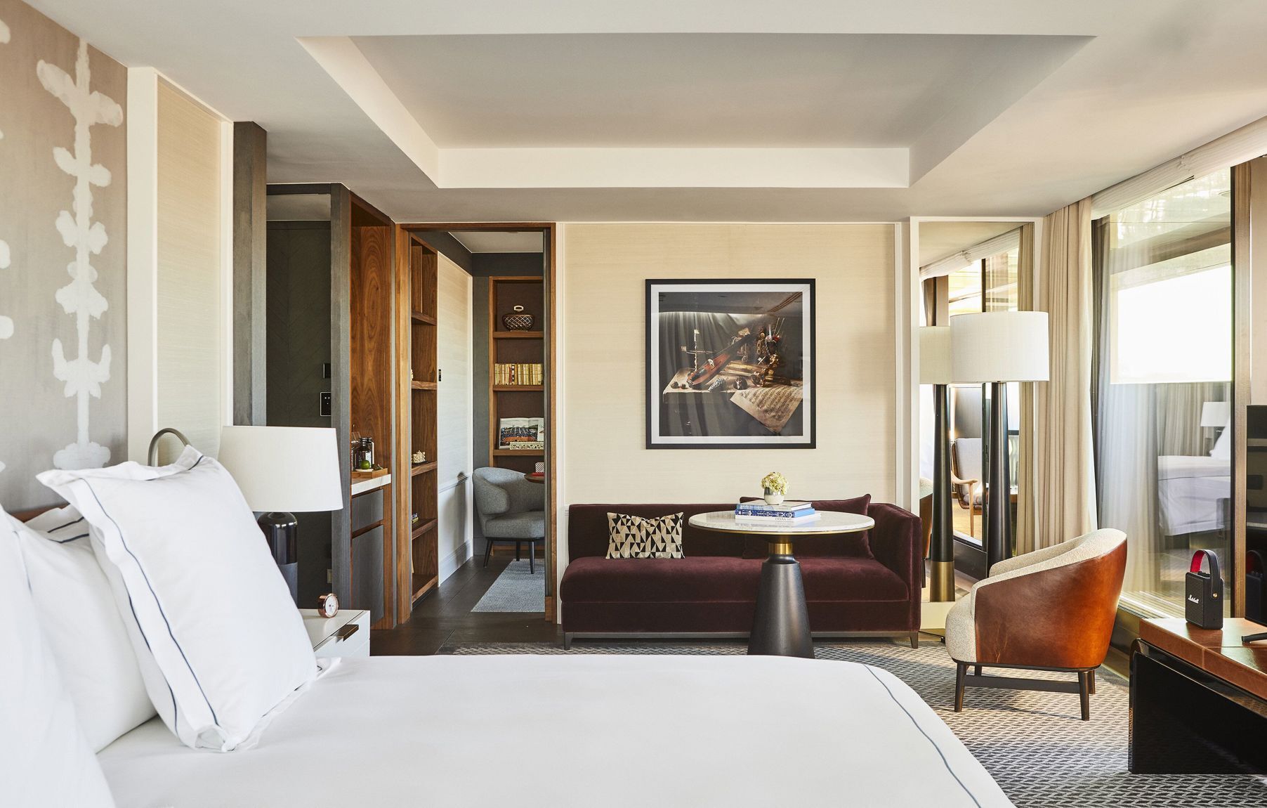 Roupas de cama antialérgicas, frigobar, cofres nos quartos, escrivaninha