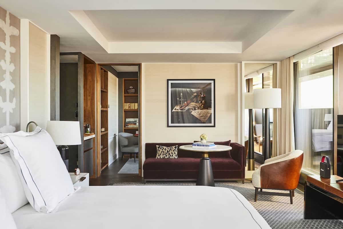 Hypo-allergenic bedding, minibar, in-room safe, desk