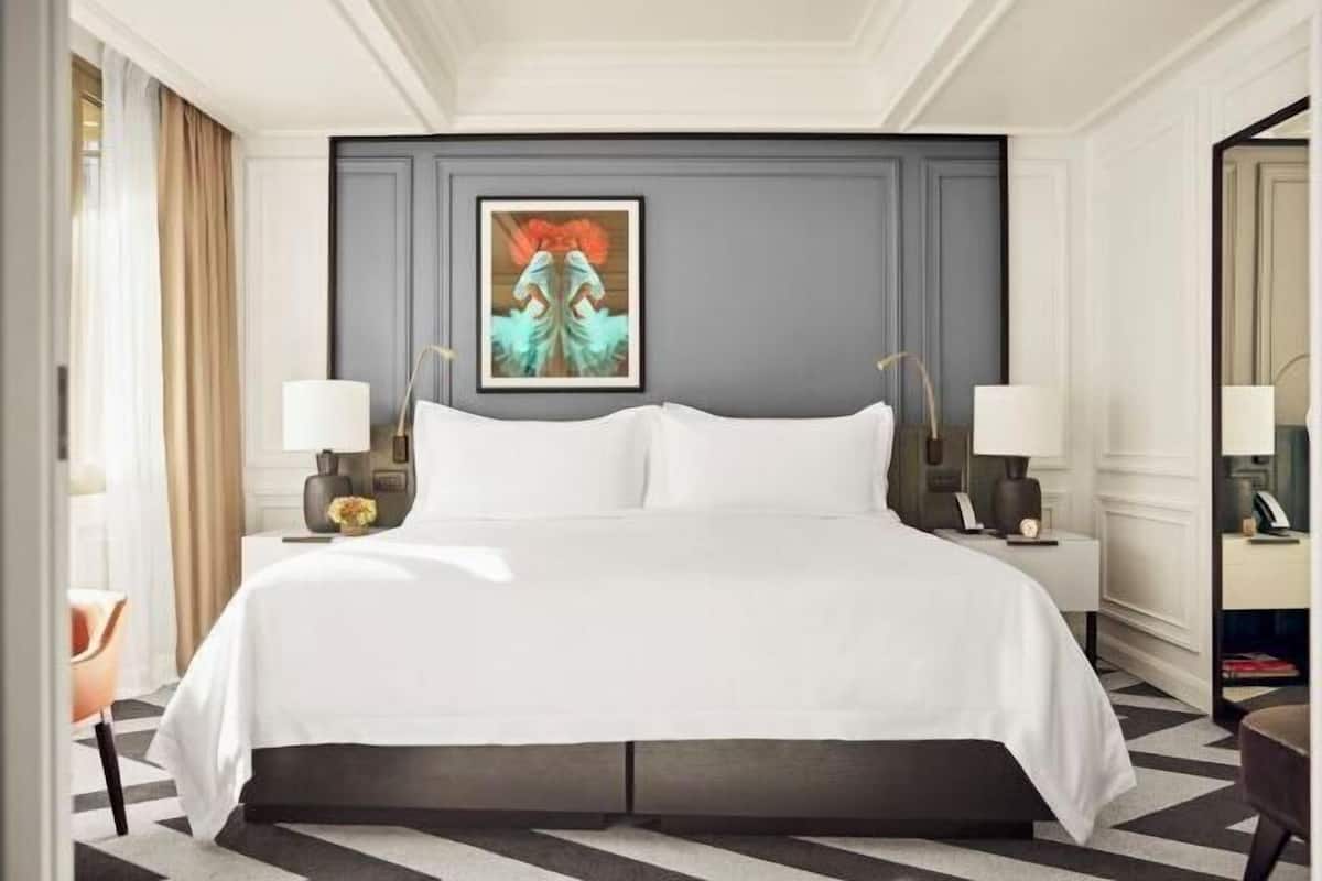 Hypo-allergenic bedding, minibar, in-room safe, desk