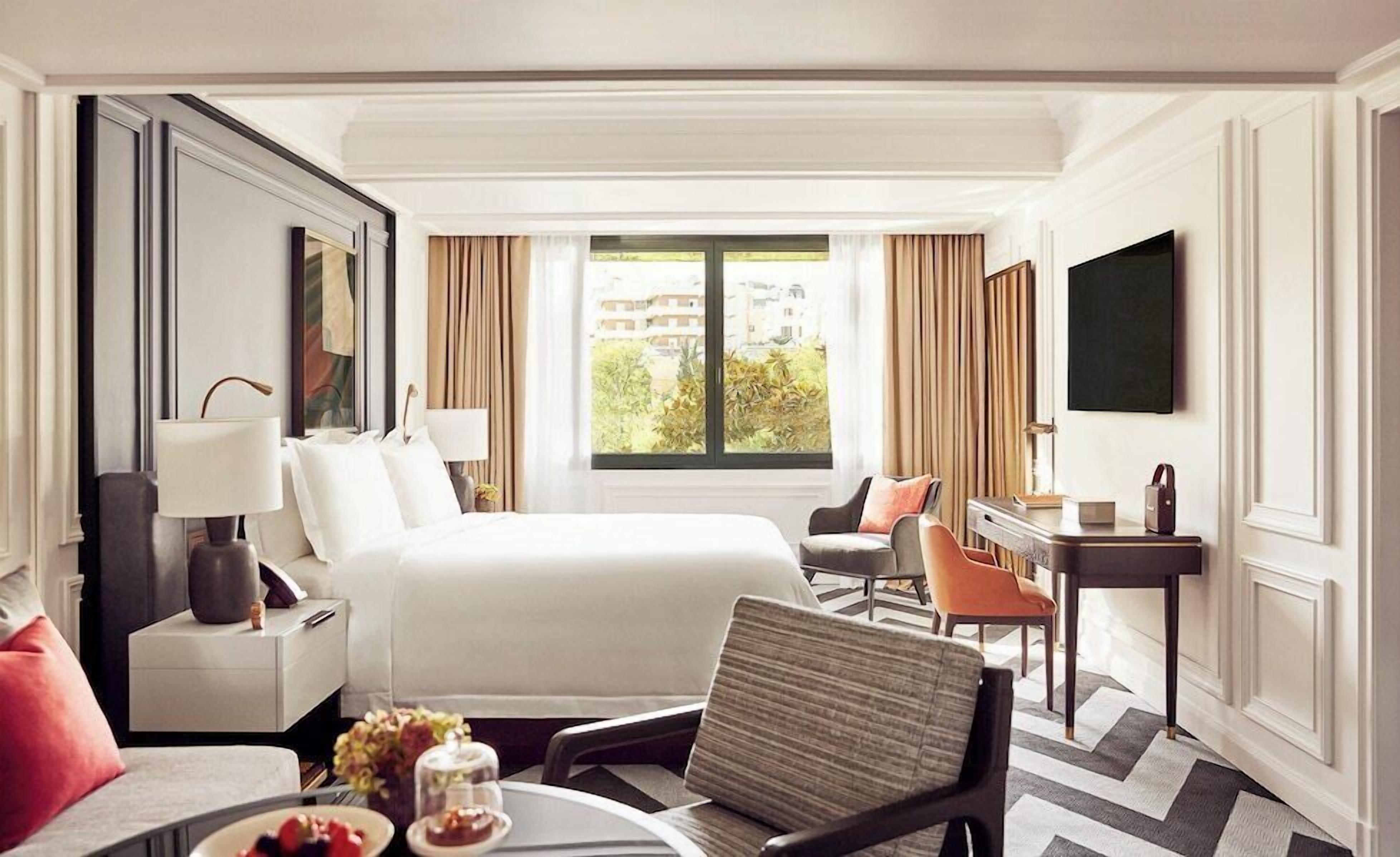 Hypo-allergenic bedding, minibar, in-room safe, desk