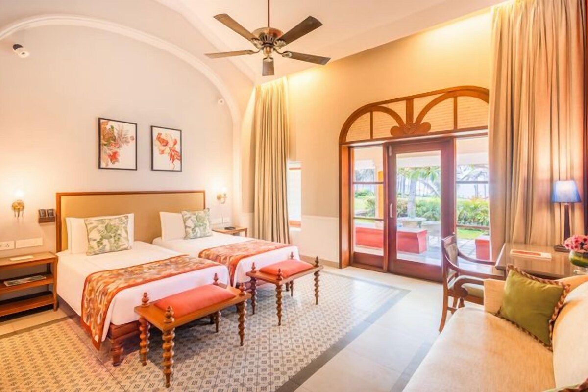Premium Cottage, 2 Twin Beds, Hot Tub, Sea View | Premium bedding, memory foam beds, minibar, in-room safe