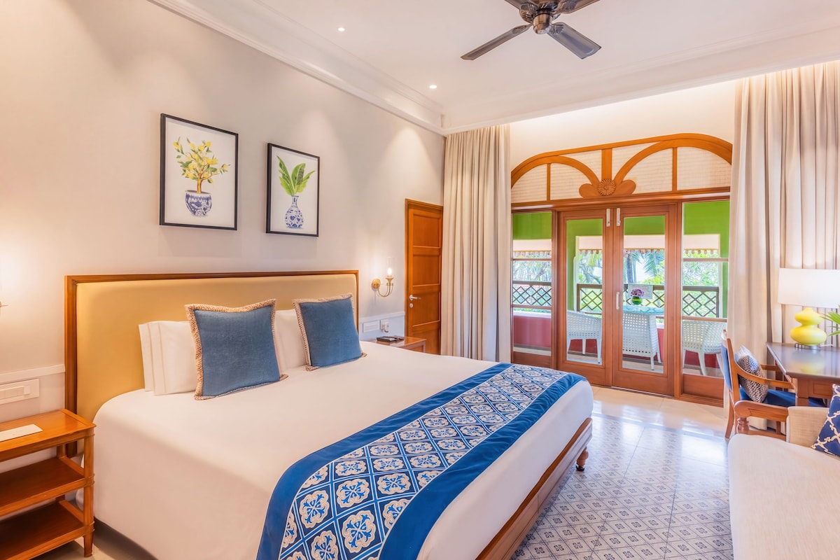 Luxury Room, 1 King Bed, Balcony, Garden View (Garden) | Premium bedding, memory foam beds, minibar, in-room safe
