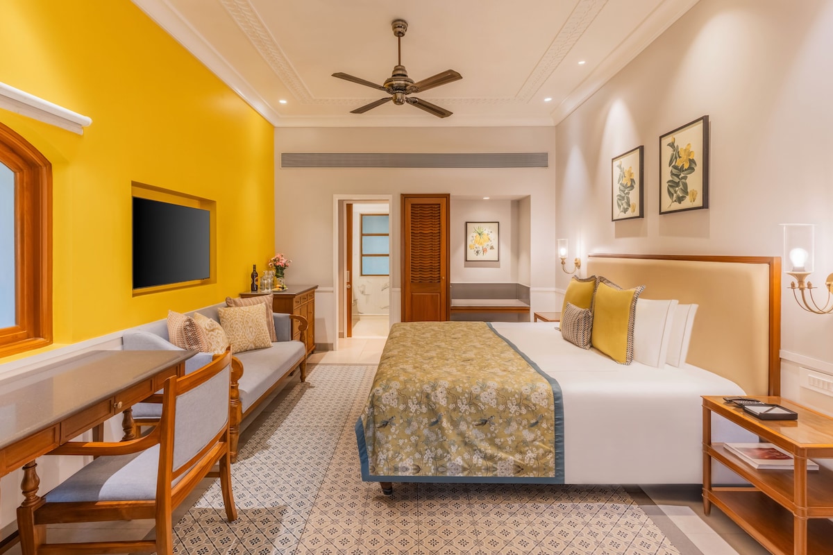 Luxury Room, 1 King Bed, Garden View (Garden Sitout) | Premium bedding, memory foam beds, minibar, in-room safe