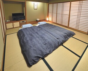 Japanese Room A | Desk, blackout curtains, iron/ironing board, free WiFi - Bandai Silver Hotel (Niigata)