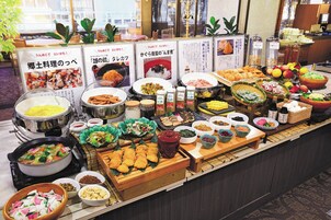 Daily buffet breakfast (JPY 2200 per person)