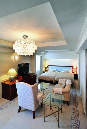 Suite Room | Desk, blackout drapes, iron/ironing board, cribs/infant beds