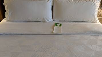 Standard Room | 1 bedroom, desk, laptop workspace, blackout drapes