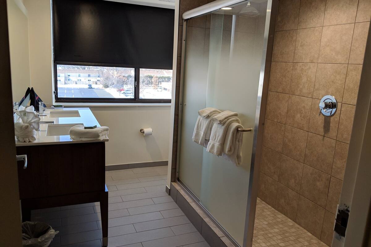 suite, 1 bedroom, jetted tub | bathroom | free toiletries, hair dryer, towels