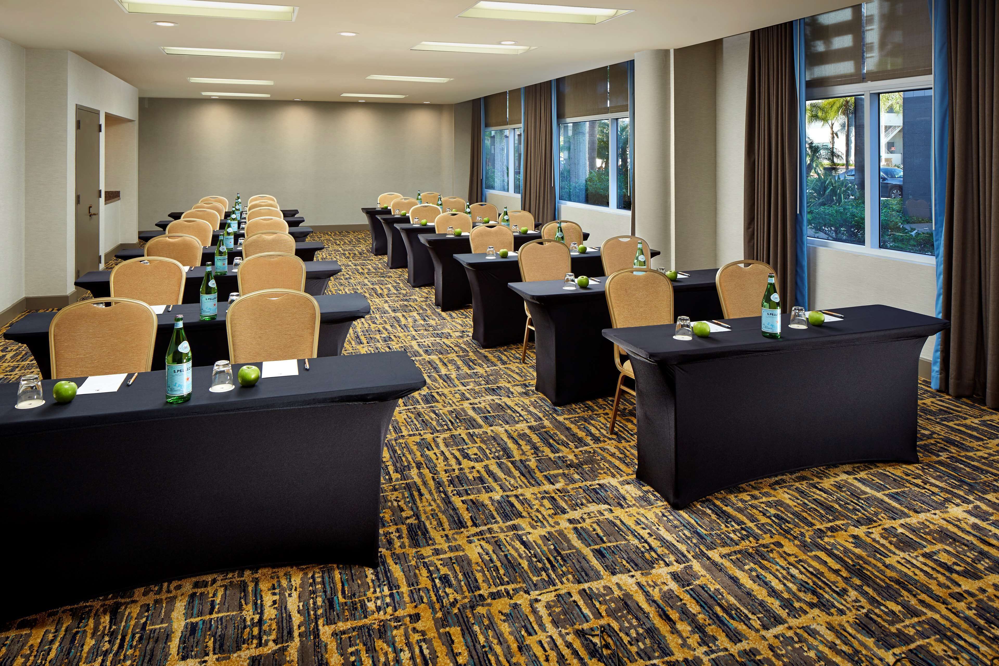 Photo - DoubleTree by Hilton LAX - El Segundo