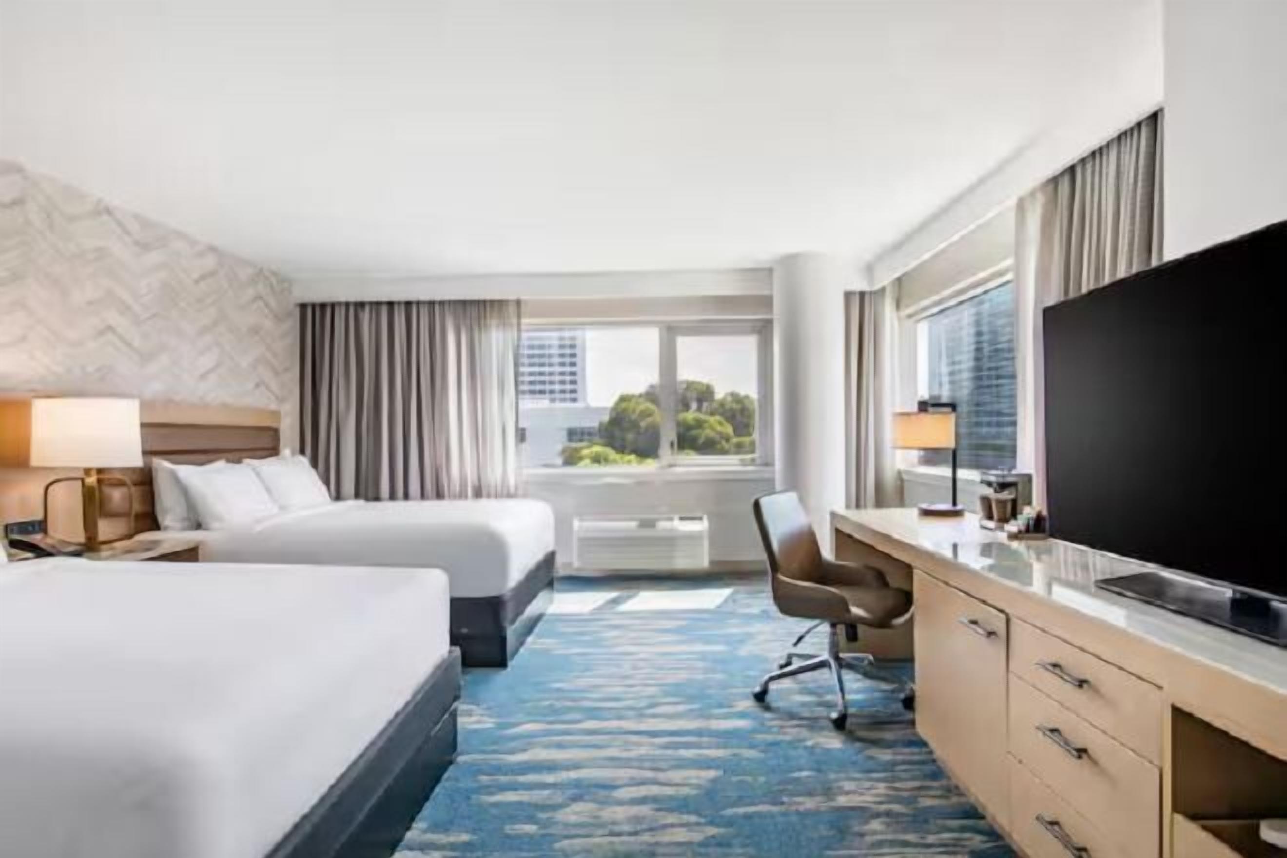 高档床上用品、羽绒被、加厚床垫、客房内保险箱