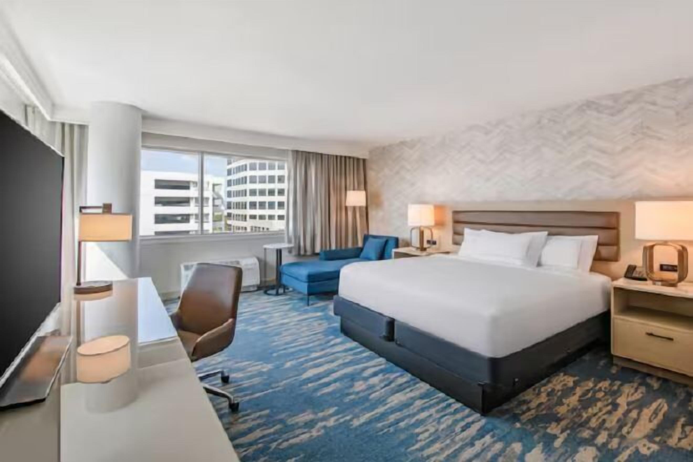 高档床上用品、羽绒被、加厚床垫、客房内保险箱