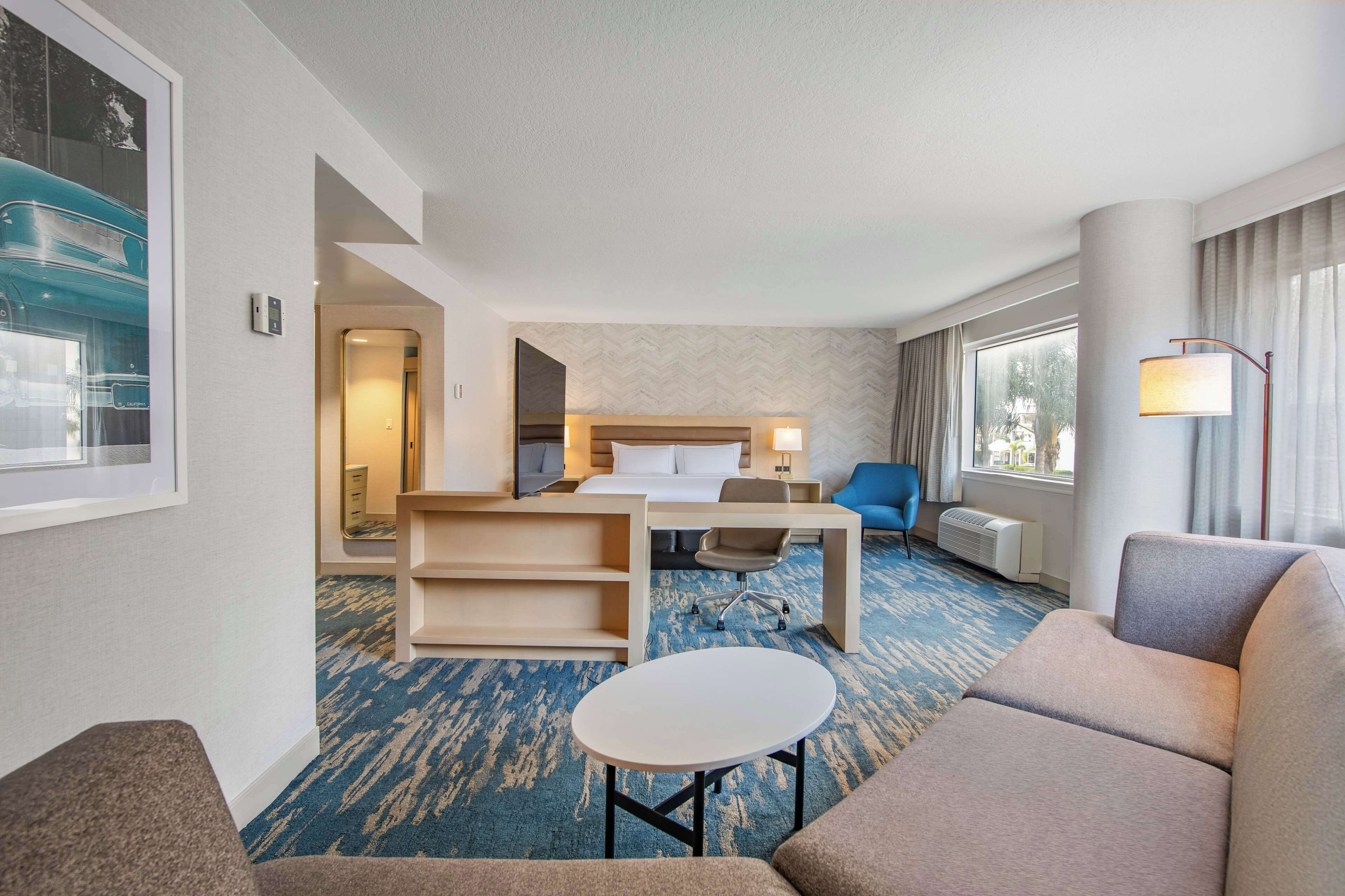 Photo - DoubleTree by Hilton LAX - El Segundo