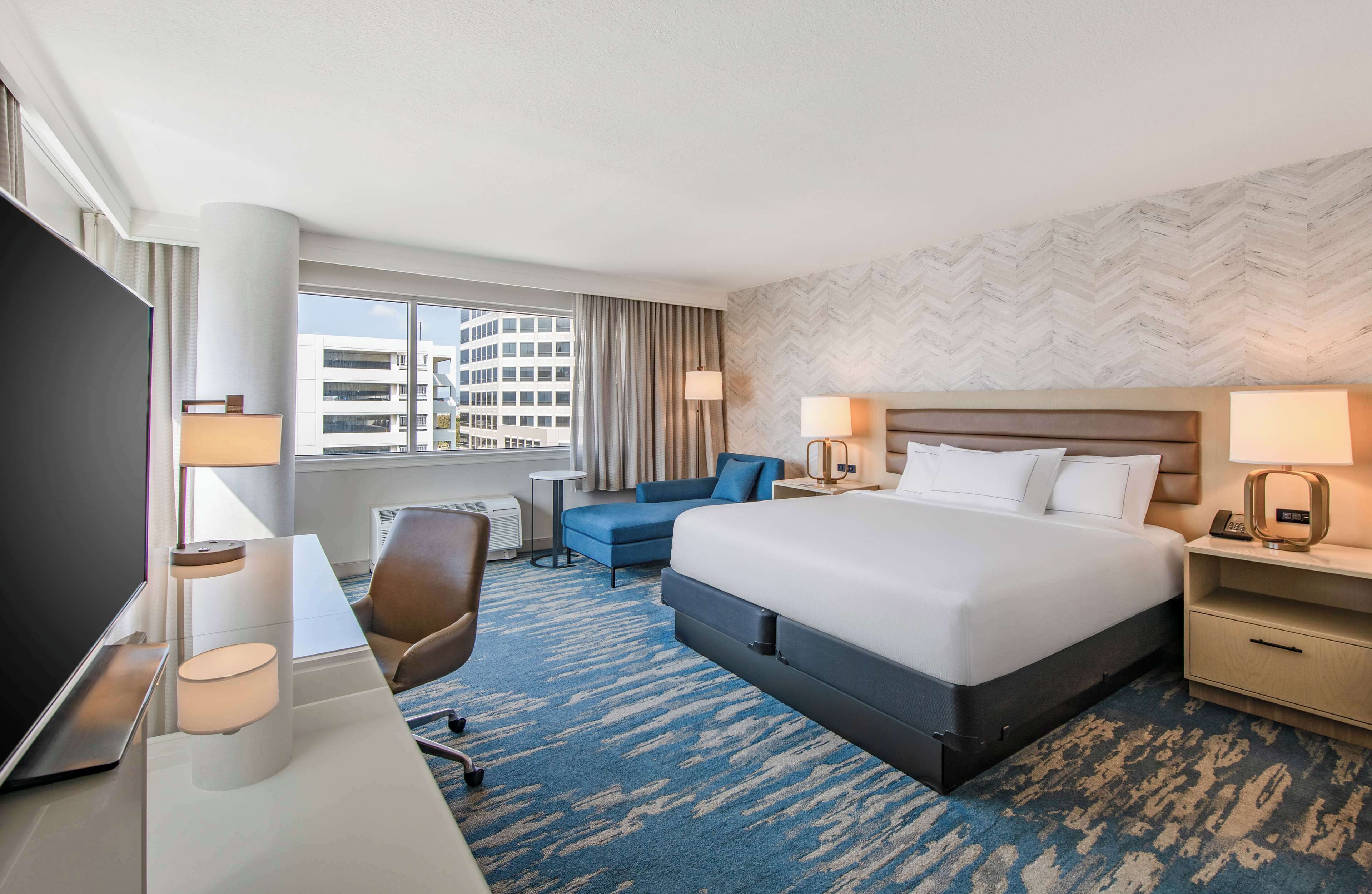 Photo - DoubleTree by Hilton LAX - El Segundo