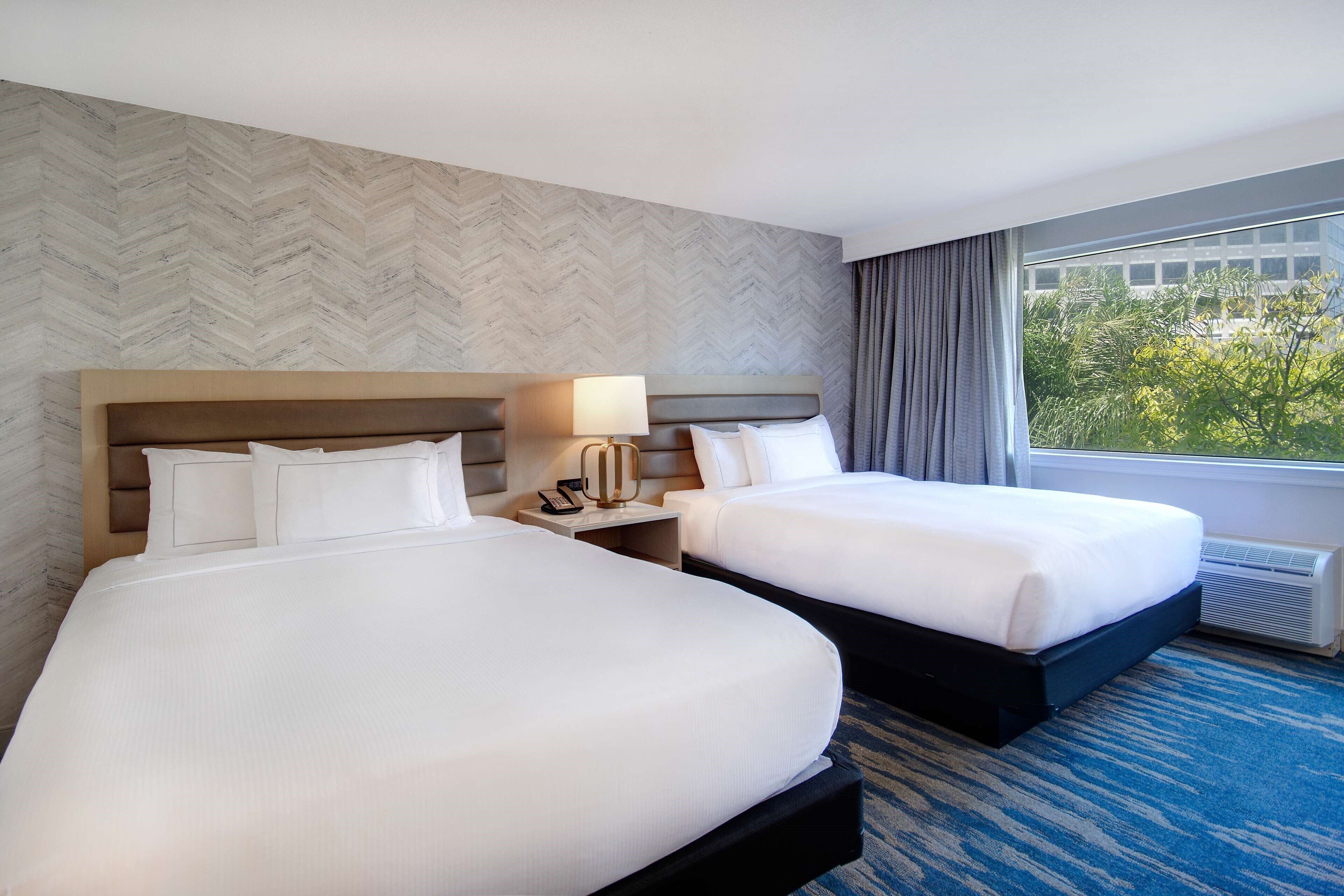 Photo - DoubleTree by Hilton LAX - El Segundo