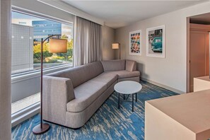 Studio Suite, 1 King Bed, Non Smoking | Living area