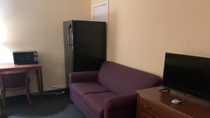 Standard Room, 2 Katil Kelamin (Double), Non Smoking | Peti besi dalam bilik, meja, seterika/papan seterika, Wi-fi percuma 