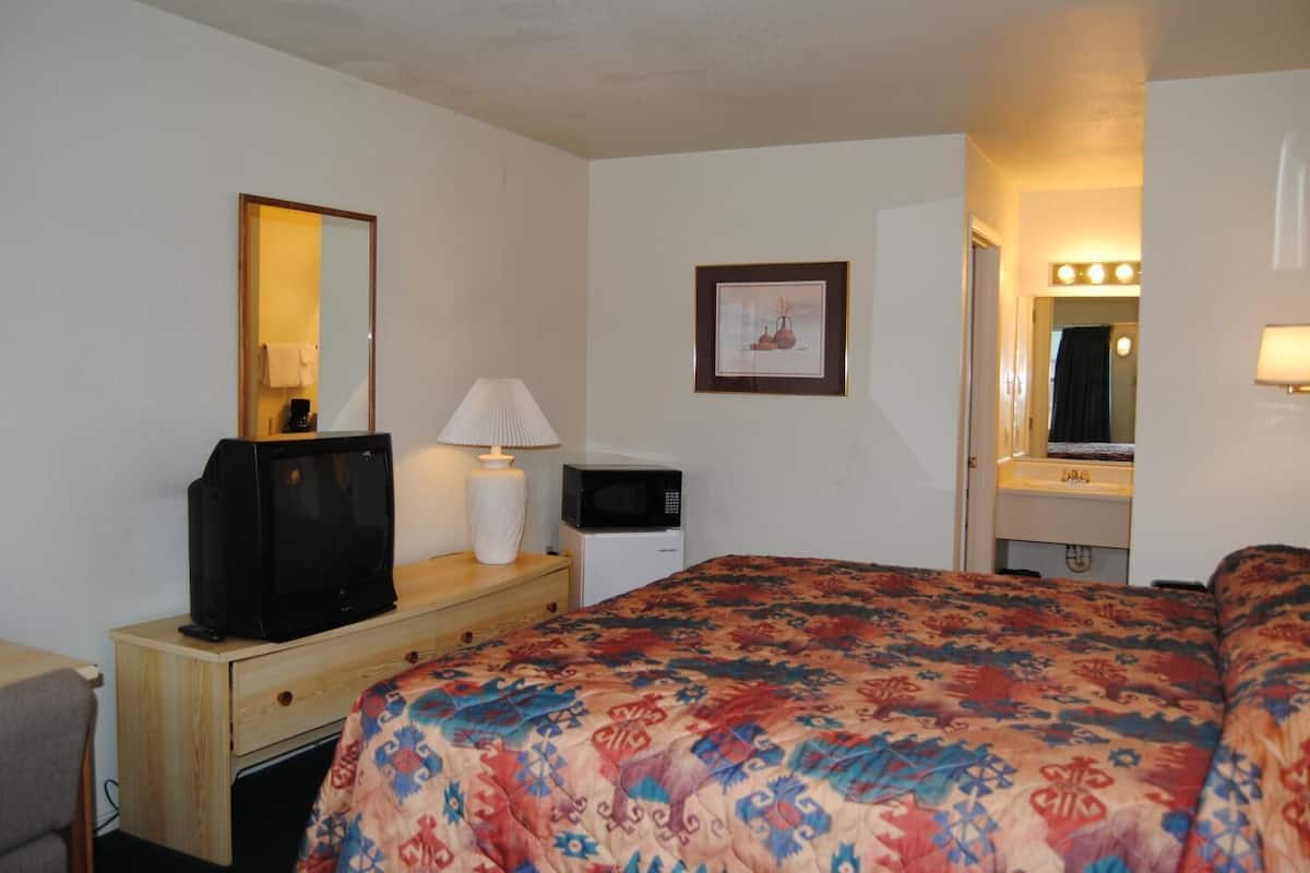 In-room safe, individually furnished, desk, iron/ironing board