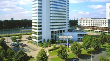 Parkeerplaatsen (voor EUR 12 per dag)