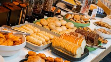 Daily buffet breakfast for a fee