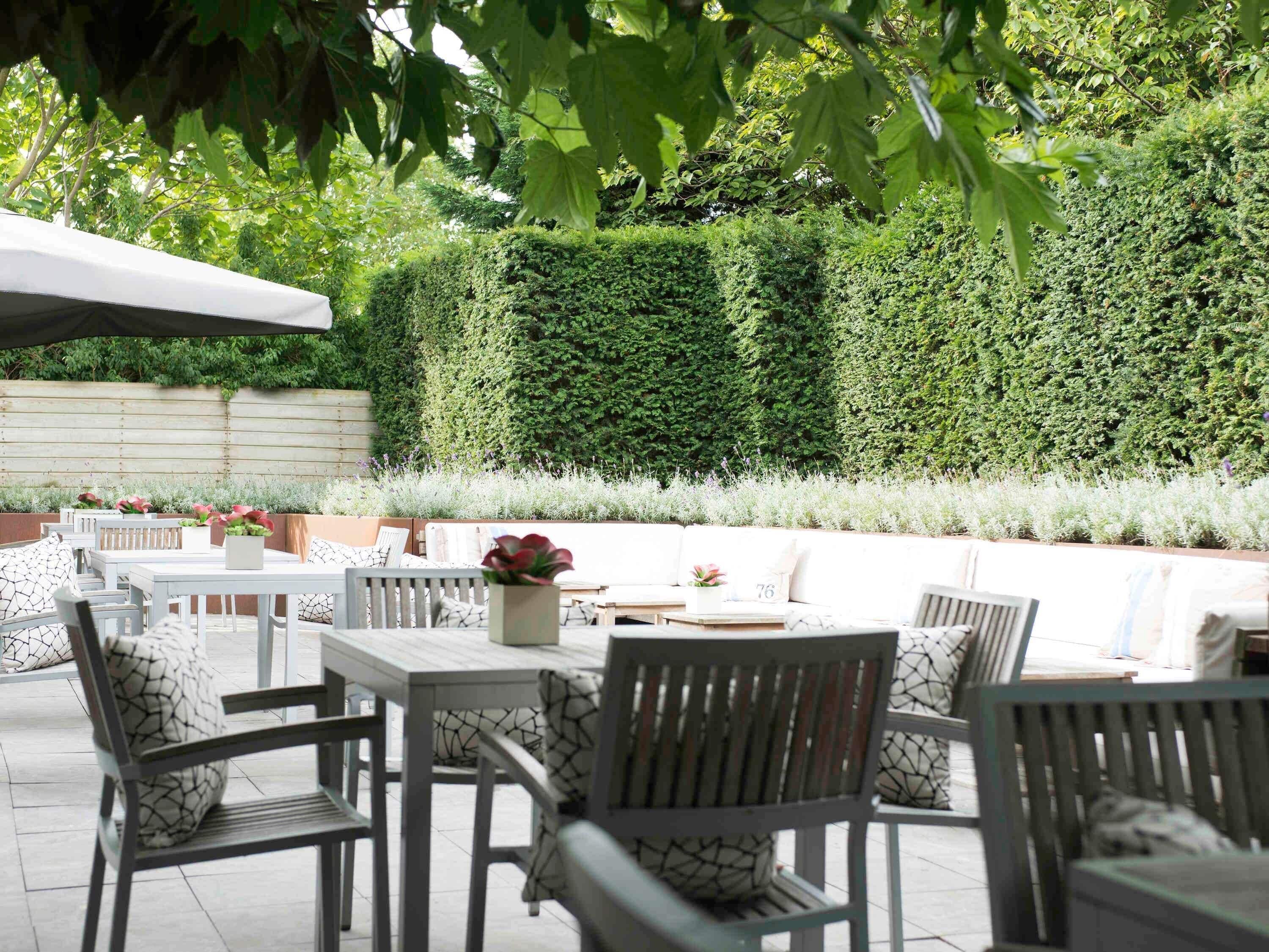 Se sirven desayunos, almuerzos y cenas; cocina internacional