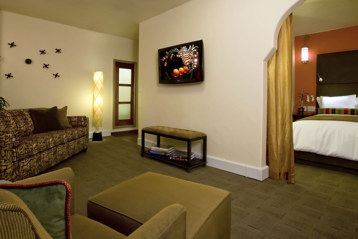 Junior Suite, 1 Queen Bed with Sofa bed (Alcove) | Premium bedding, down duvets, pillow-top beds, in-room safe